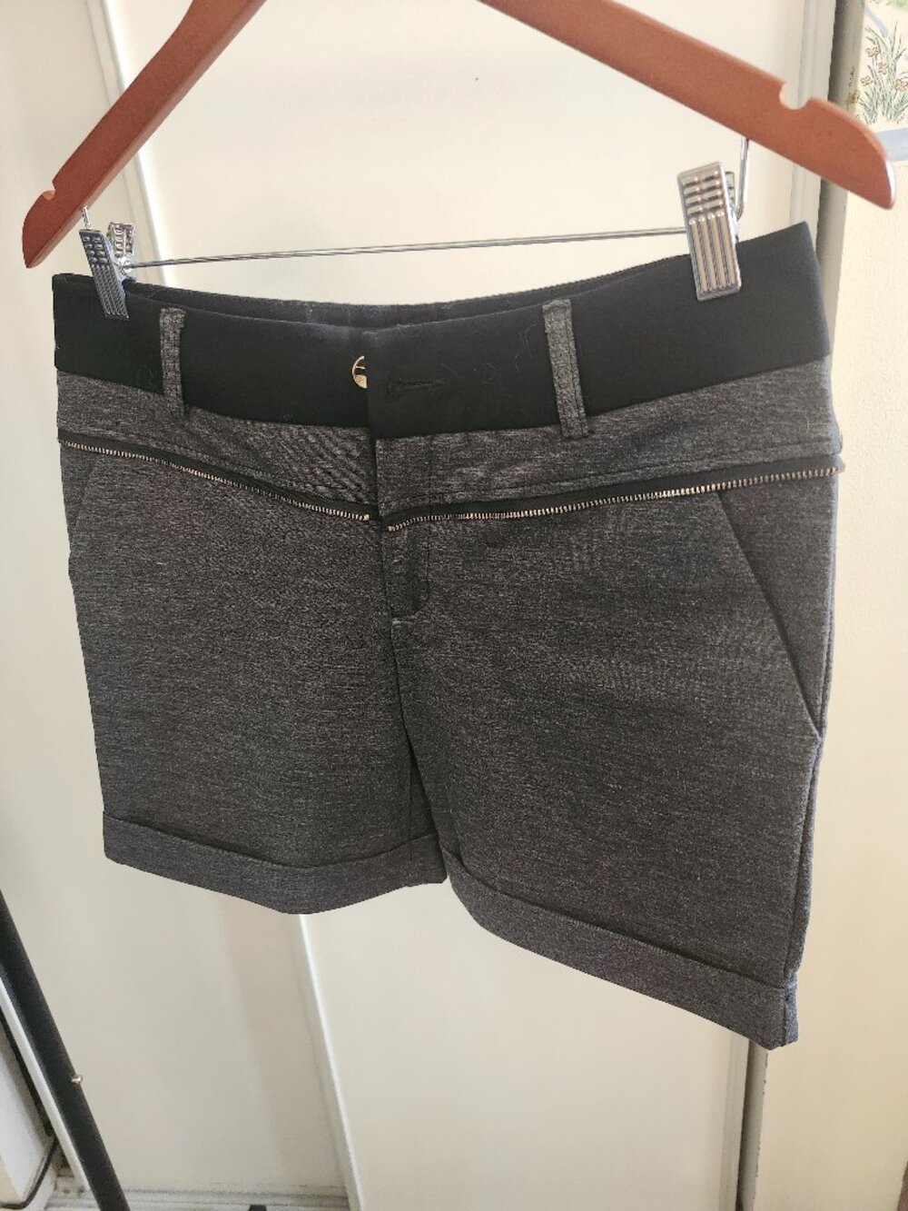 GRAY AND BLACK SHORTS   SIZE L
